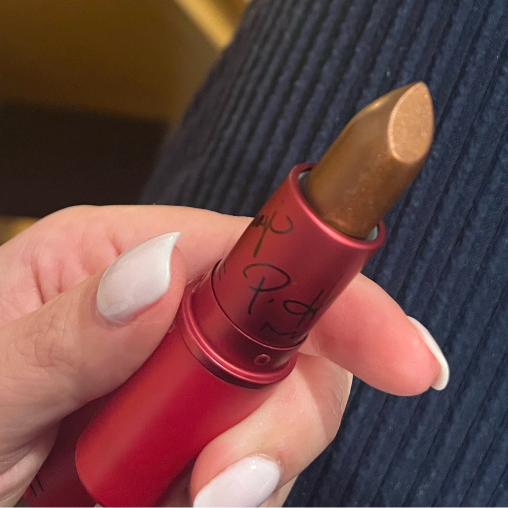 Taraji O Henson 2 Mac Viva glam lipstick